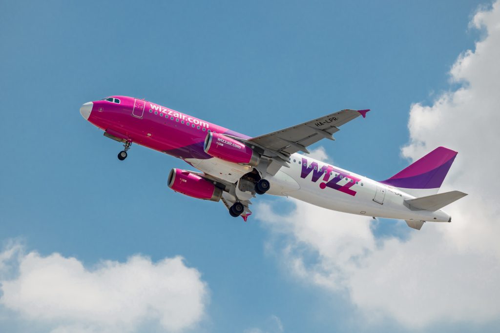 WIZZ Air es una aerolínea húngara de ultra bajo costo con su sede en Budapest.